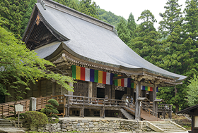 宝珠山立石寺・根本中堂